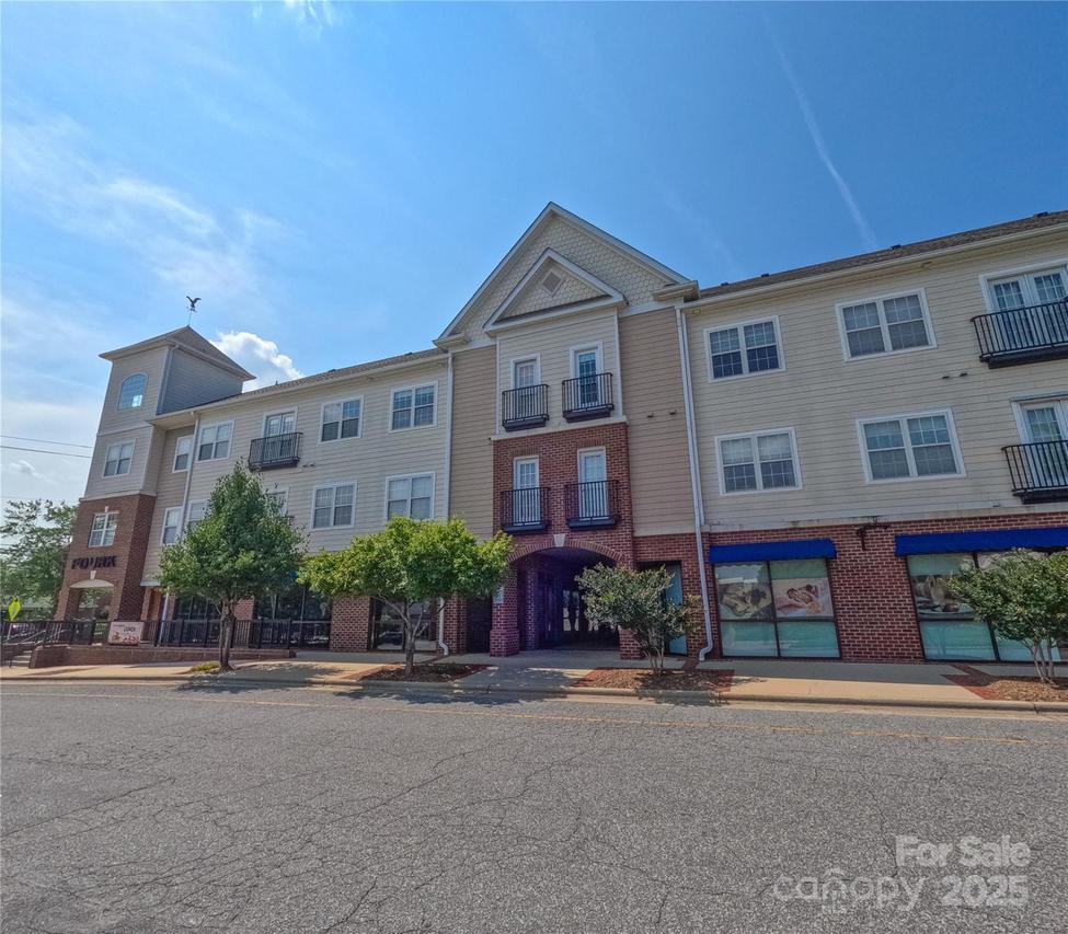 1410 4th Street Dr. #303, Hickory, NC 28601