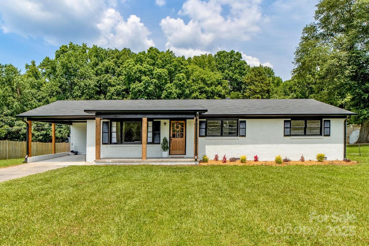 2610 Fairgreen Dr., Gastonia, NC 28056