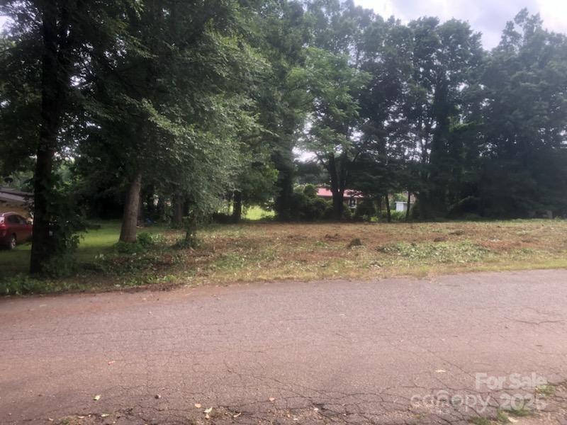 2507 Pacer Ln., Statesville, NC 28677