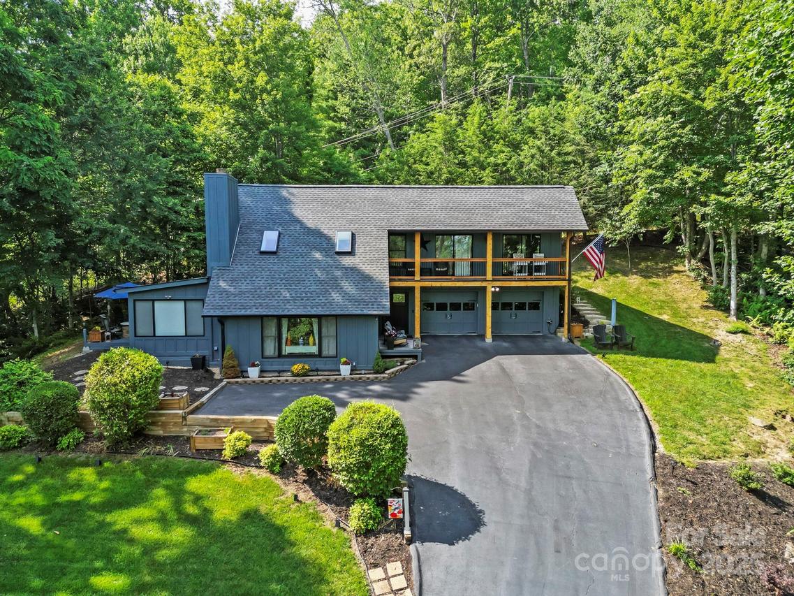 2440 W Cumming Woods Ln., Hendersonville, NC 28739