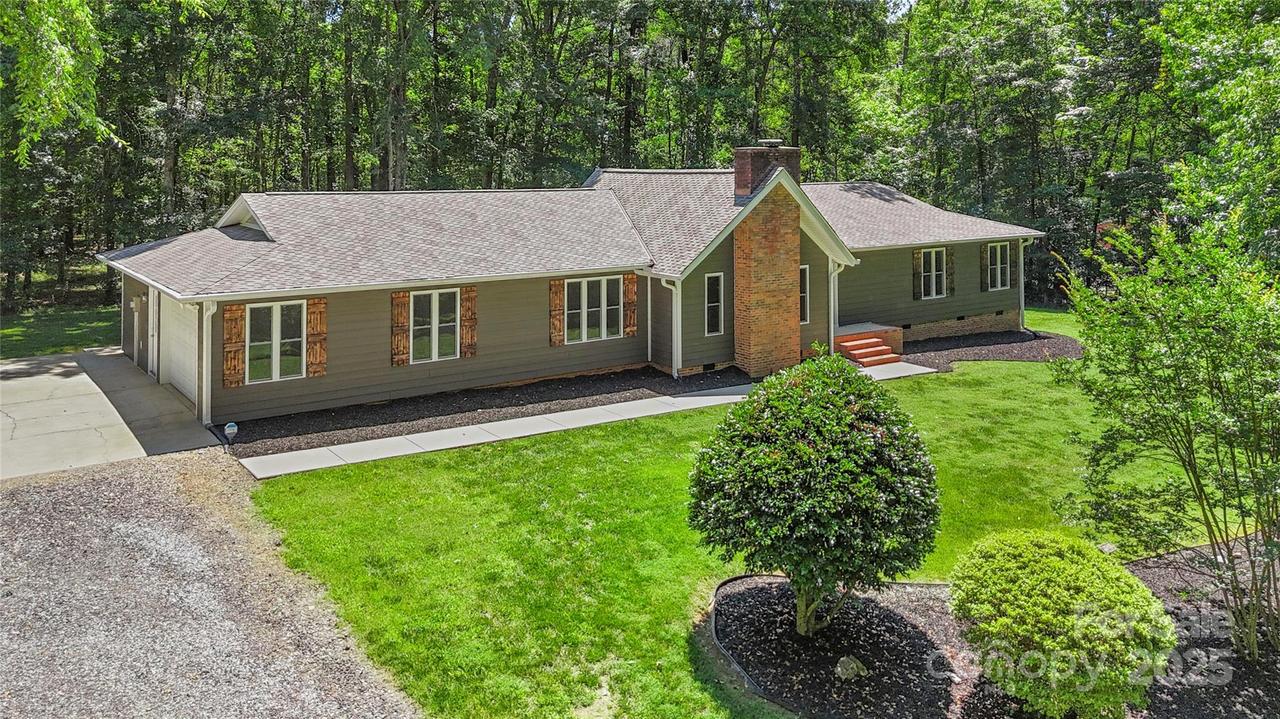 1556 Stanley Lucia Rd., Mount Holly, NC 28120
