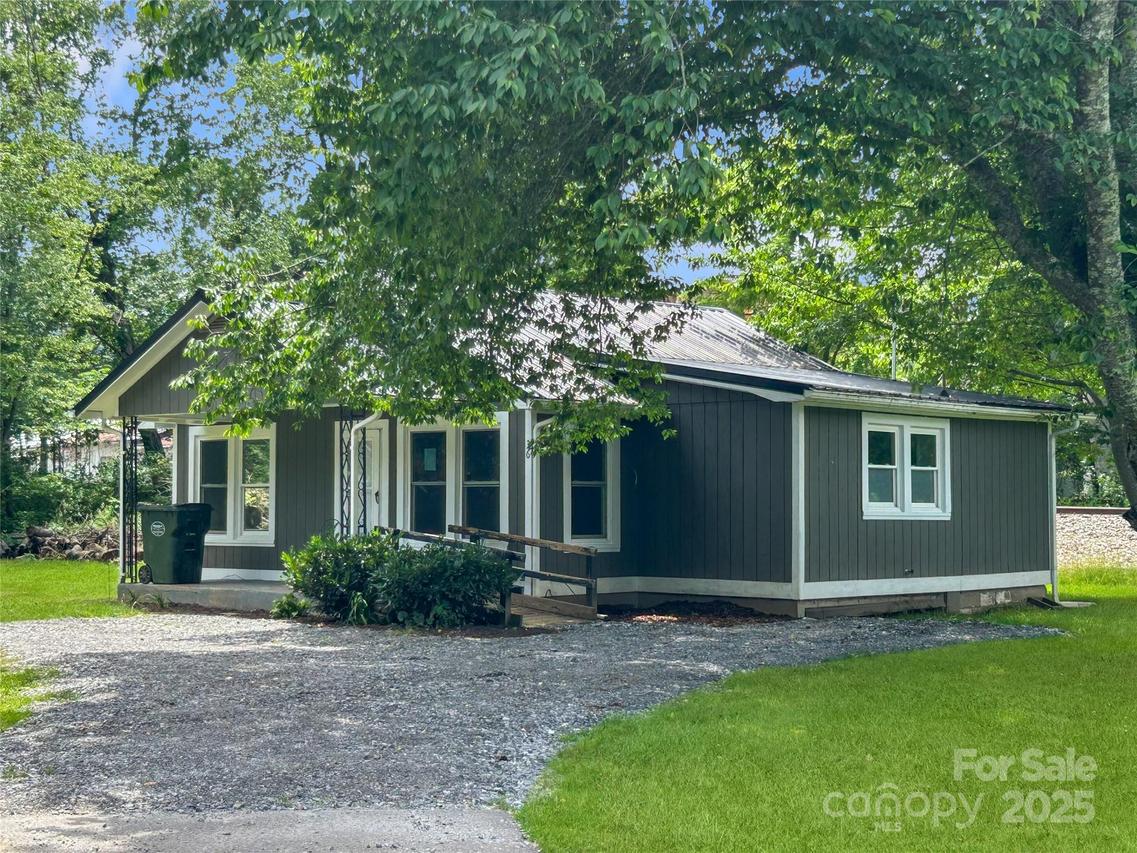 36 Graybark Ct., Waynesville, NC 28786