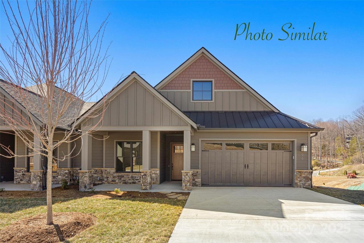 18 Chimney Chase Tr., Hendersonville, NC 28739
