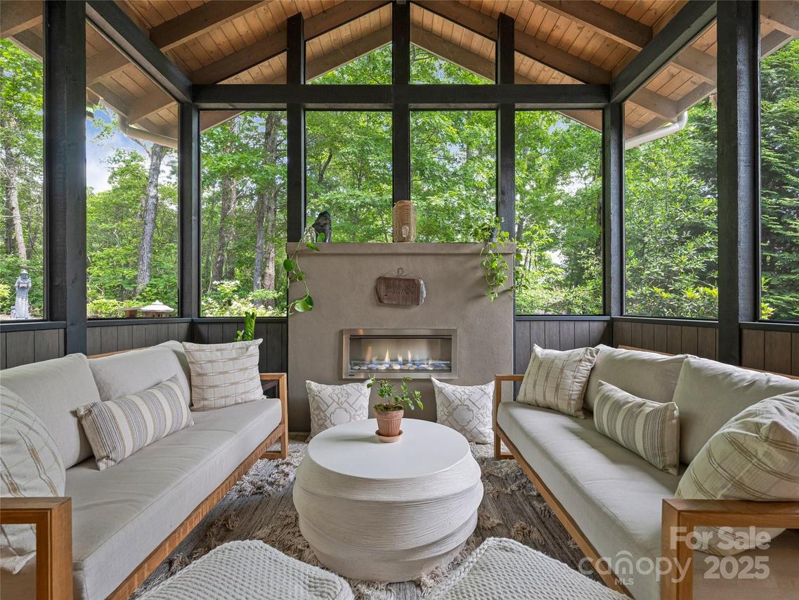 3 Turkey Roost Ct., Fairview, NC 28730