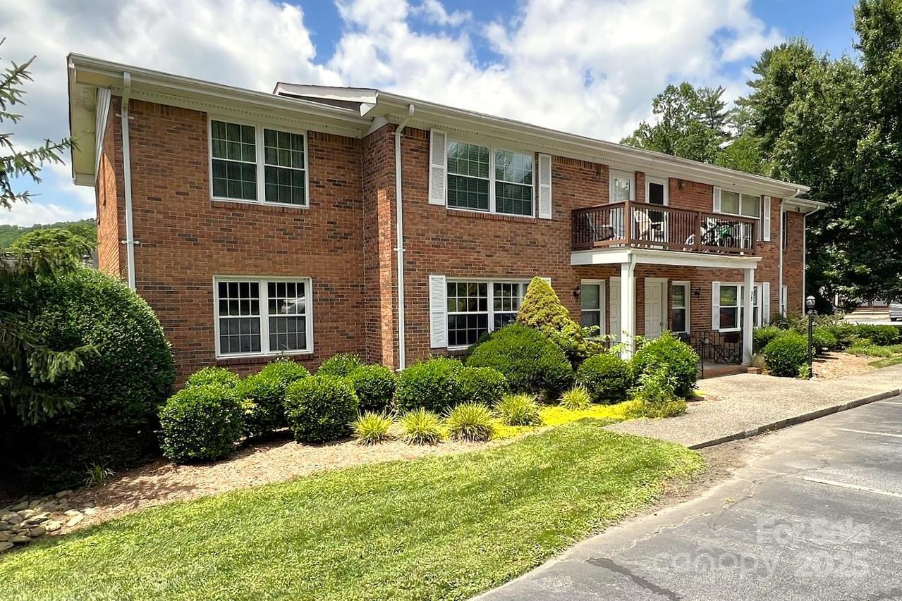 35 Capri Ln. #11-C, Hendersonville, NC 28791