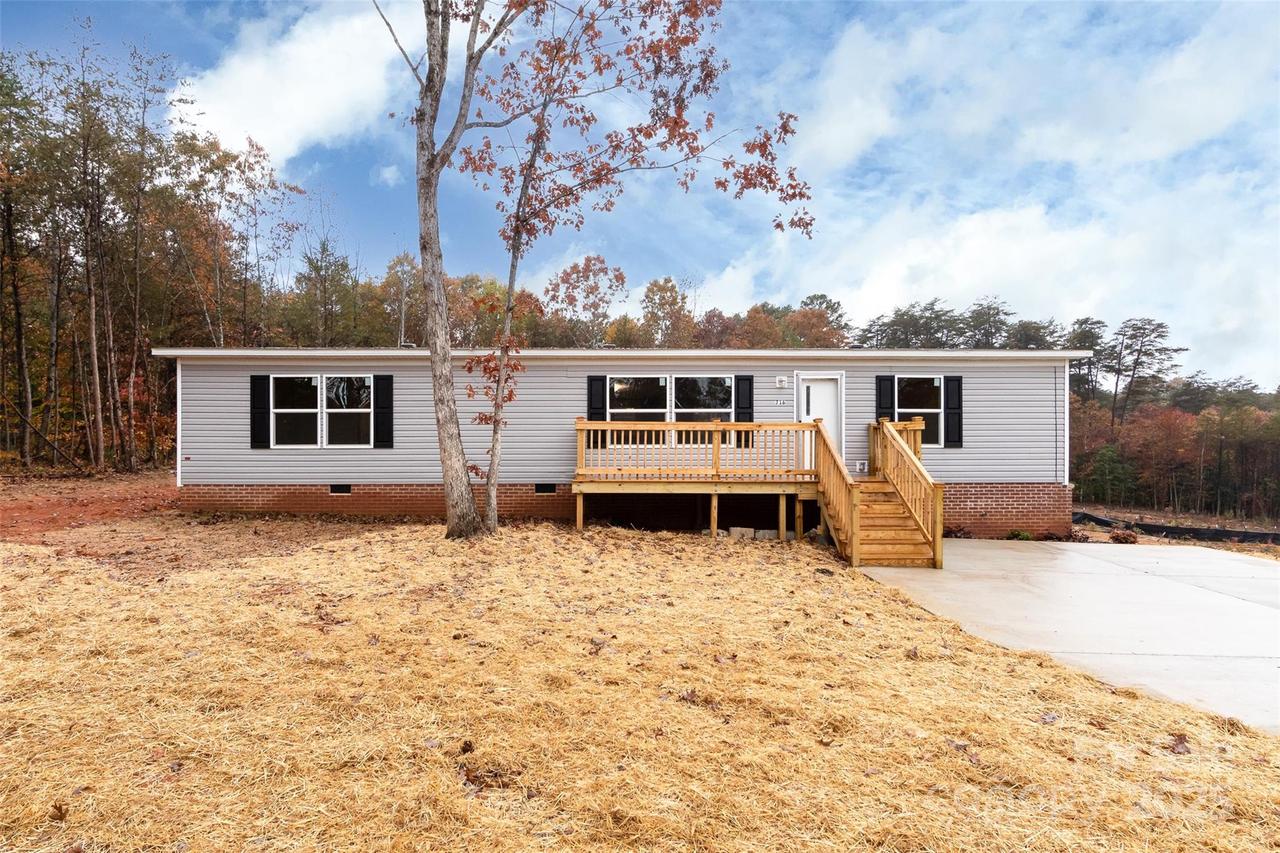716 Sharon Ln., Iron Station, NC 28080