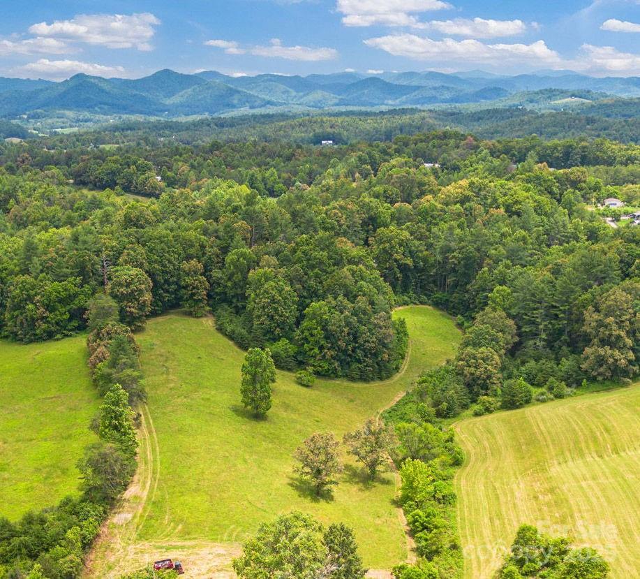 124 Palmer Ford Rd., Weaverville, NC 28787