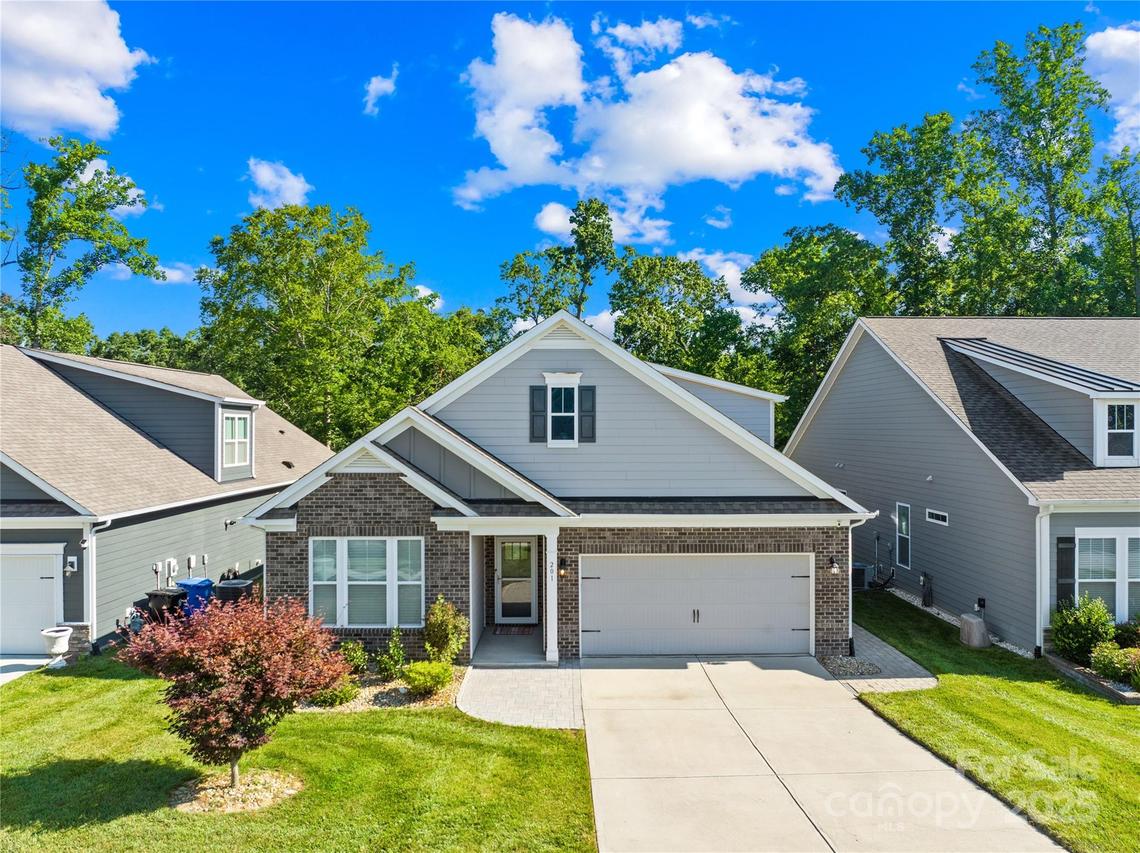 201 Hanks Bluff Dr., Mooresville, NC 28117