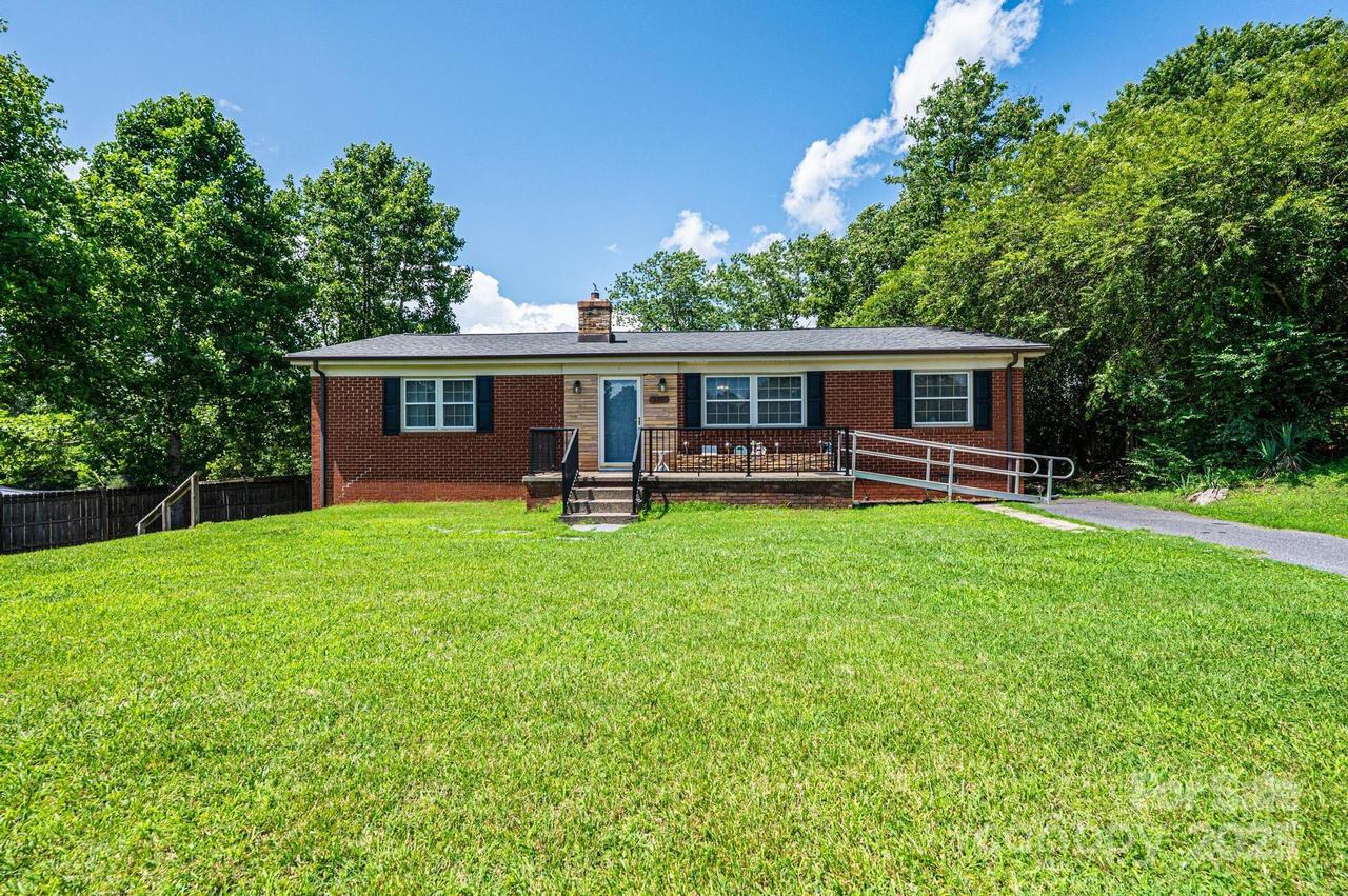 559 15th Ave., Hickory, NC 28602