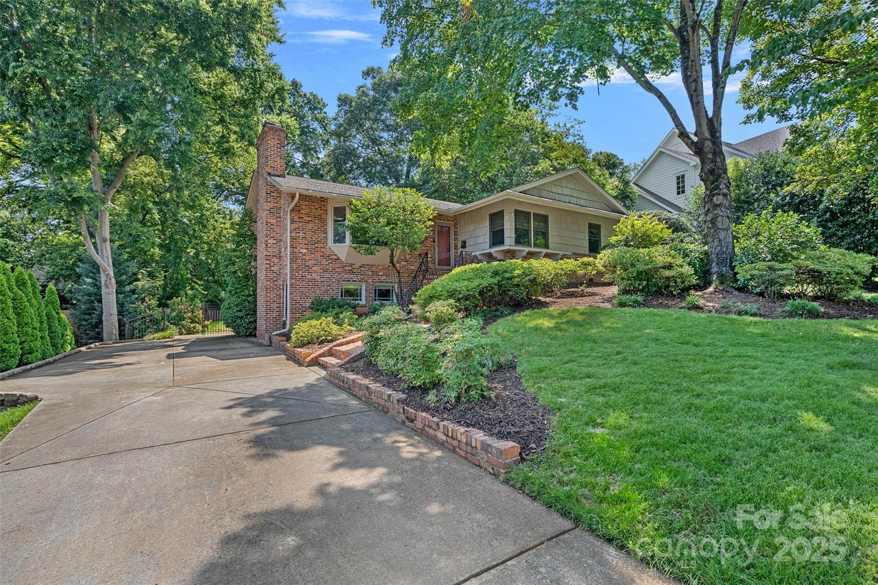 5441 Wintercrest Ln., Charlotte, NC 28209