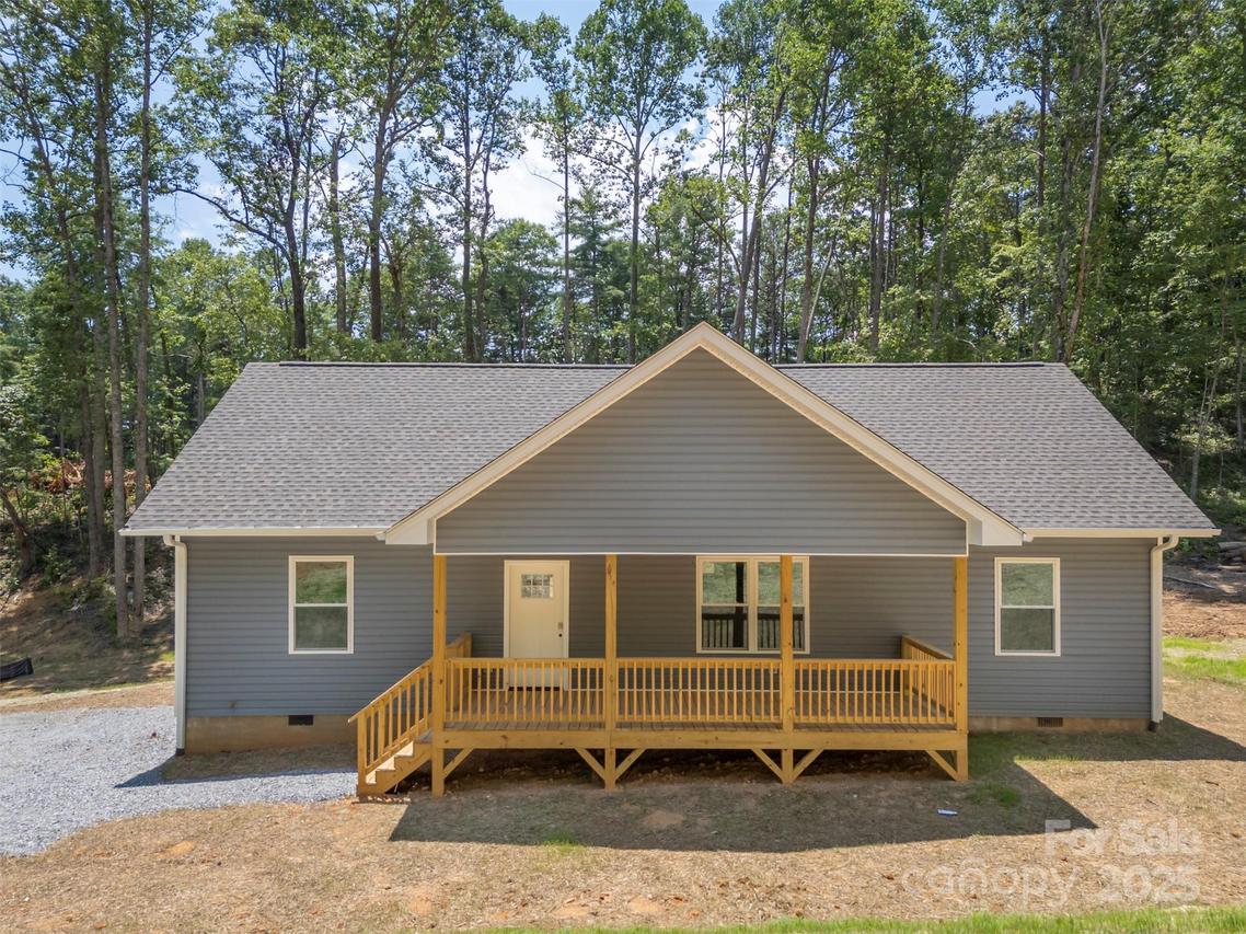 626 Felmet Rd., Flat Rock, NC 28731