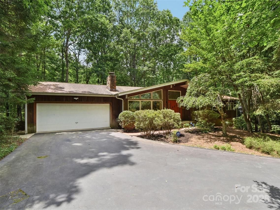 105 Sunningdale Dr., Flat Rock, NC 28731
