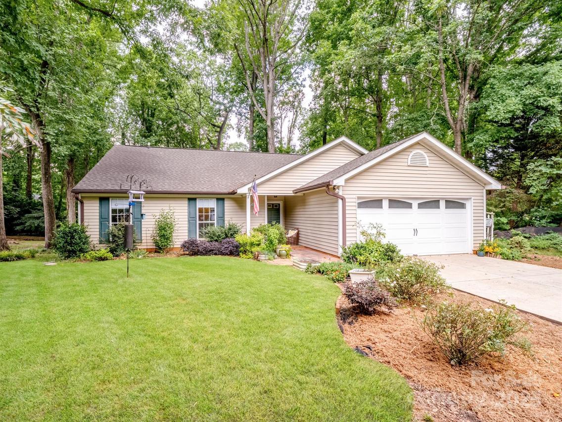 12633 Cedar Fall Dr., Huntersville, NC 28078