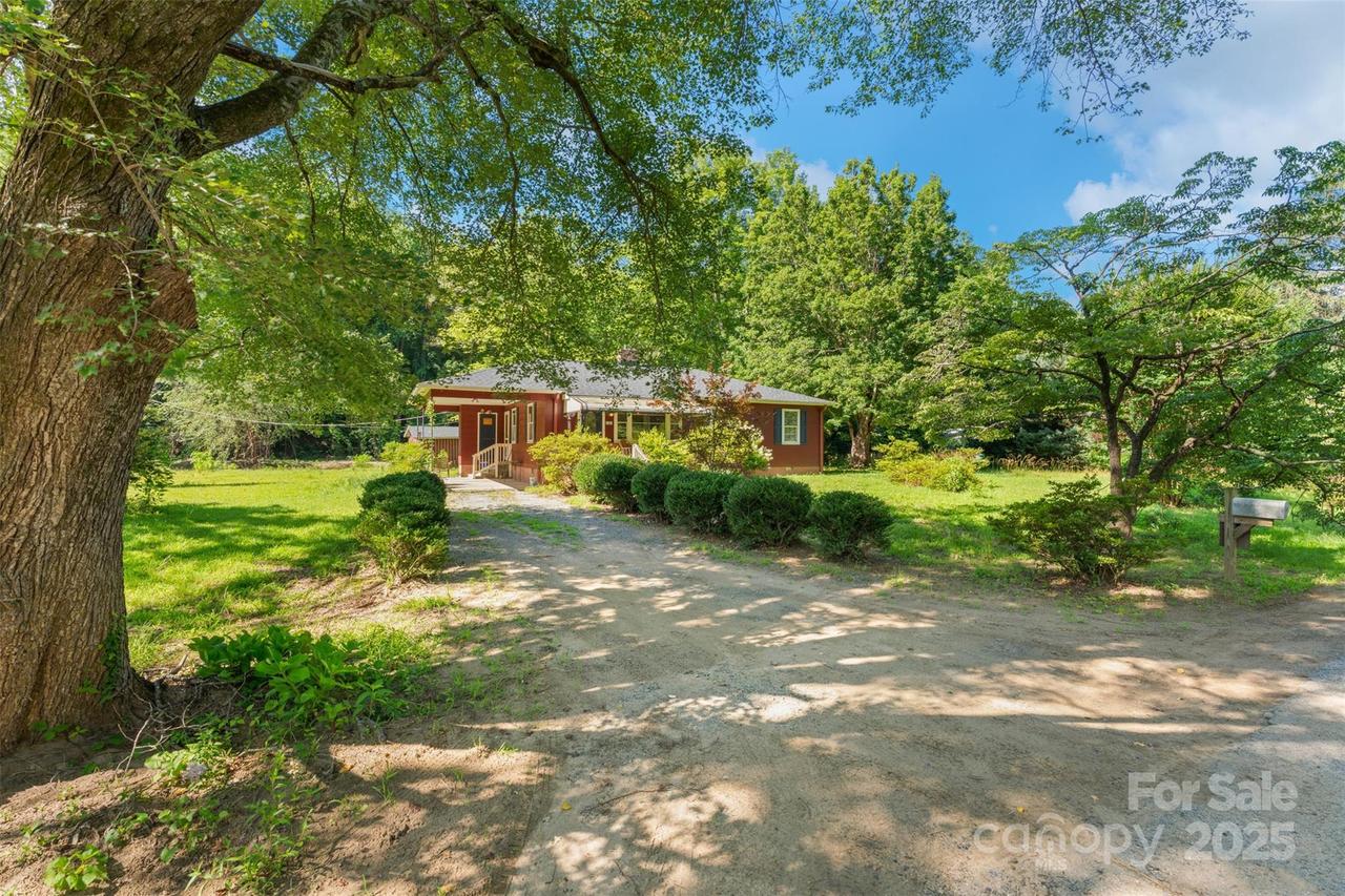 25 Wall Rd., Tryon, NC 28782