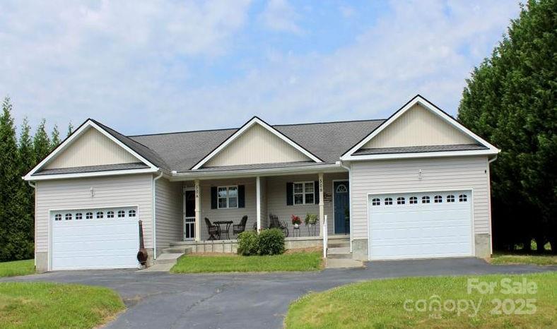 50 Duncan Rd., Flat Rock, NC 28731