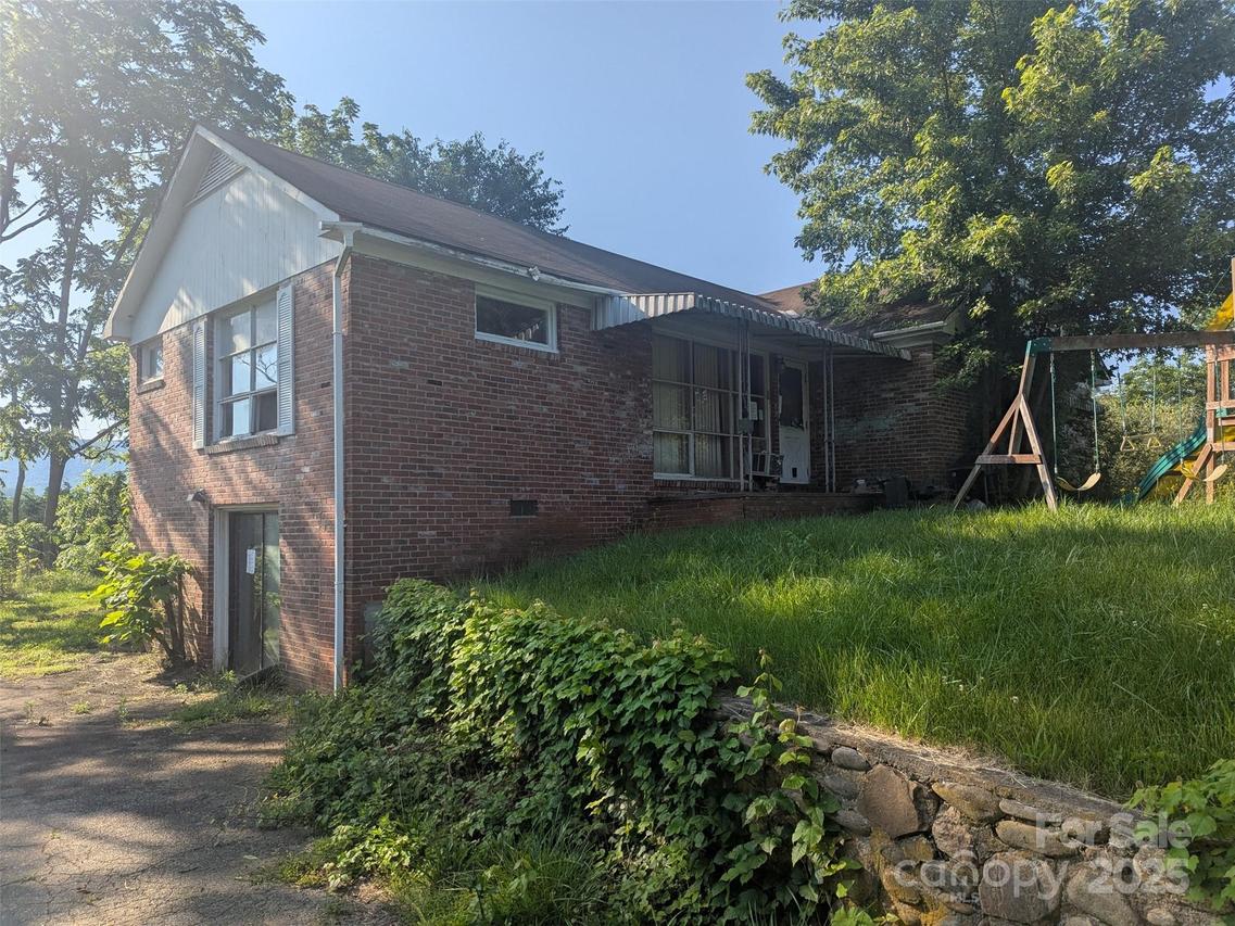 1397 Dutch Cove Rd., Canton, NC 28716