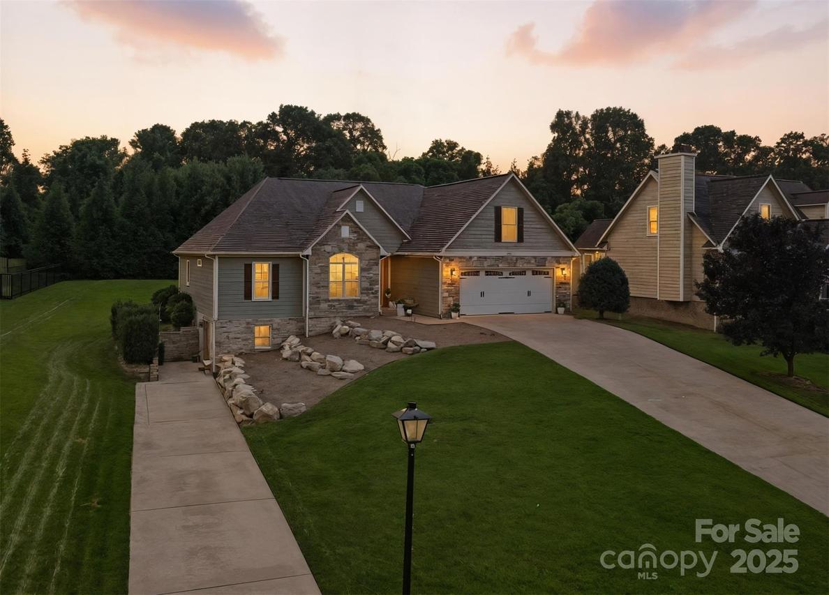 121 Maplewood Ct., Hudson, NC 28638