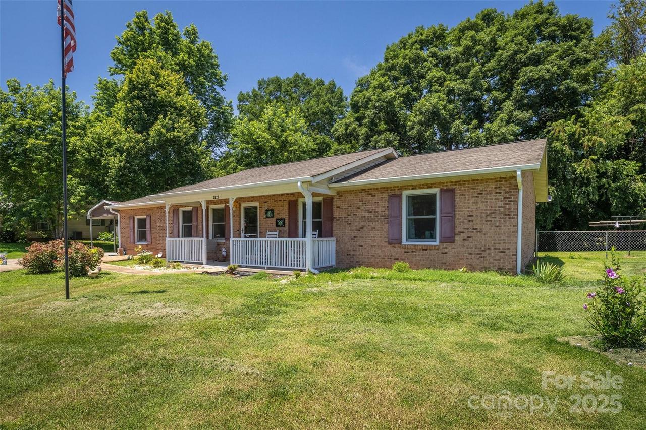 2526 Ashford Dr., Newton, NC 28658