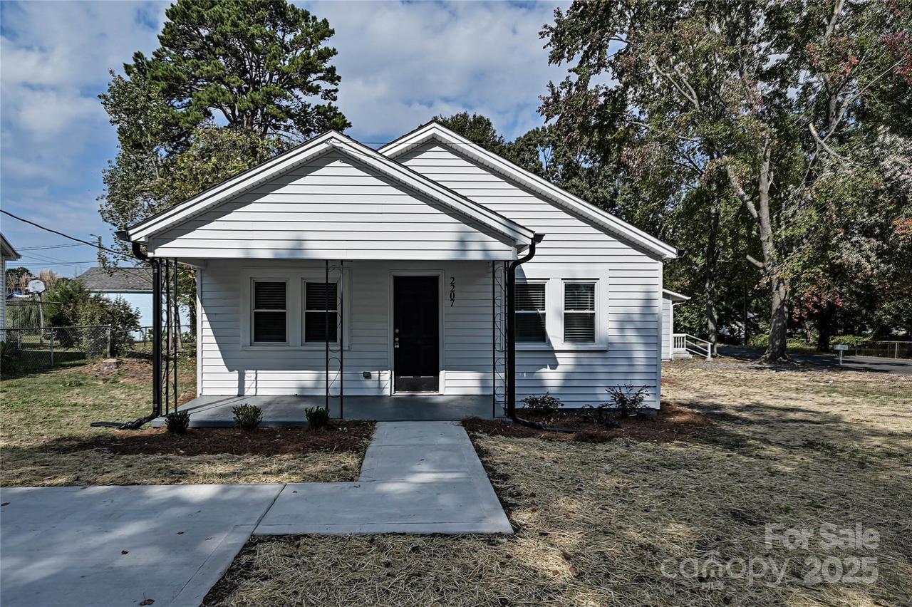 2207 S Gardner St., Gastonia, NC 28054