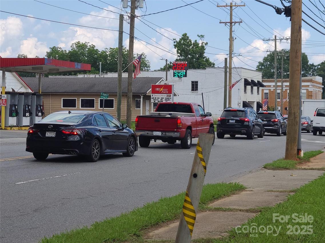 00 W 1st St., Lowell, NC 28098