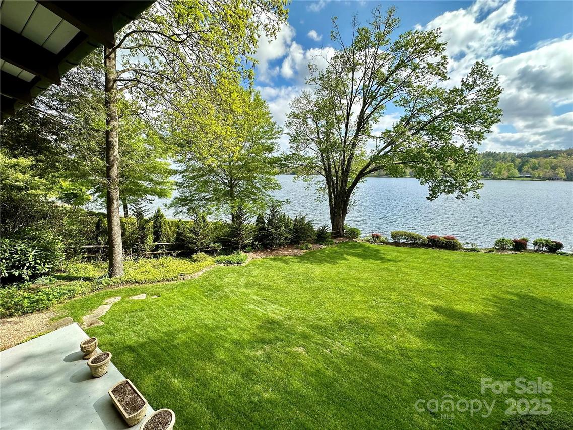 43 Chimney Point, Lake Toxaway, NC 28747