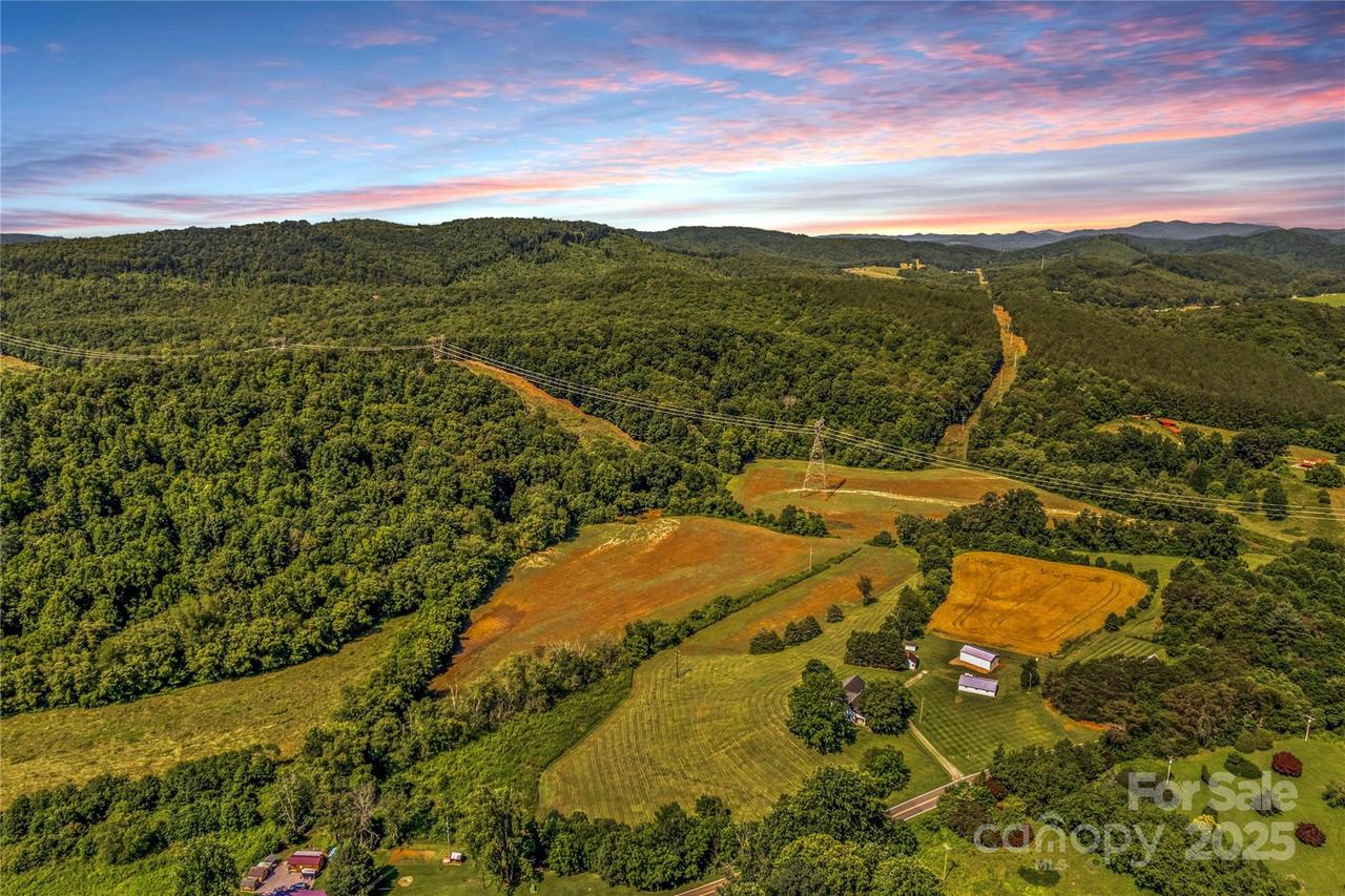 1043 Linneys Mill Rd., Union Grove, NC 28689