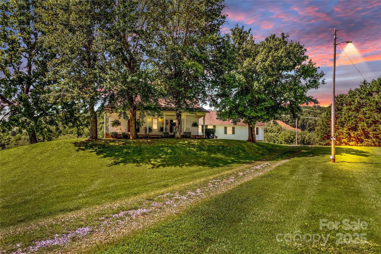 1043 Linneys Mill Rd., Union Grove, NC 28689