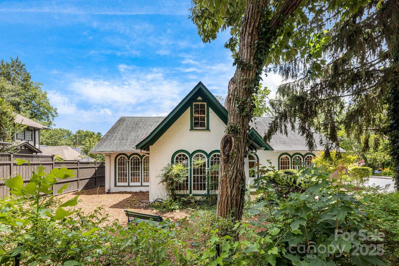 520 Valley St., Hendersonville, NC 28739