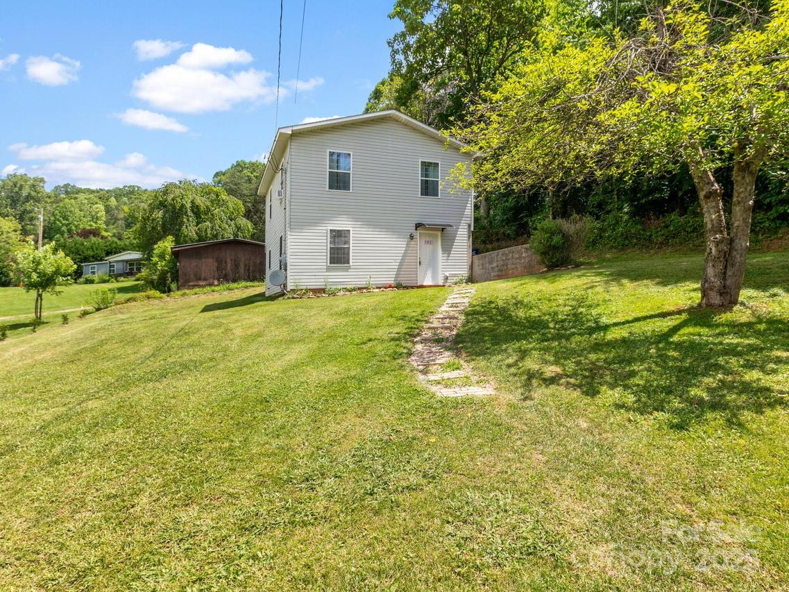 186 Wiggins Rd. #B, Candler, NC 28715