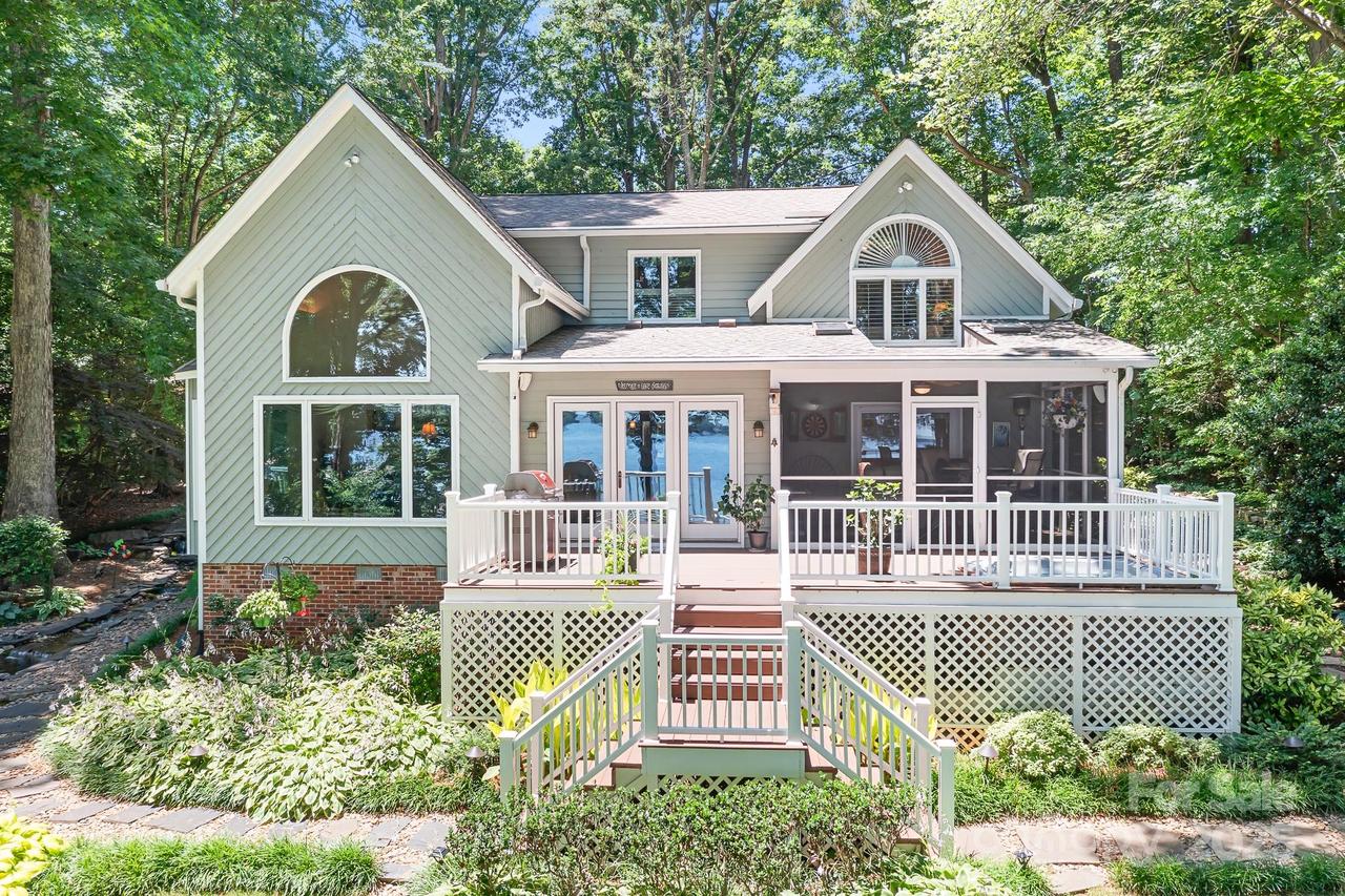 2704 Apache Tr., Denver, NC 28037