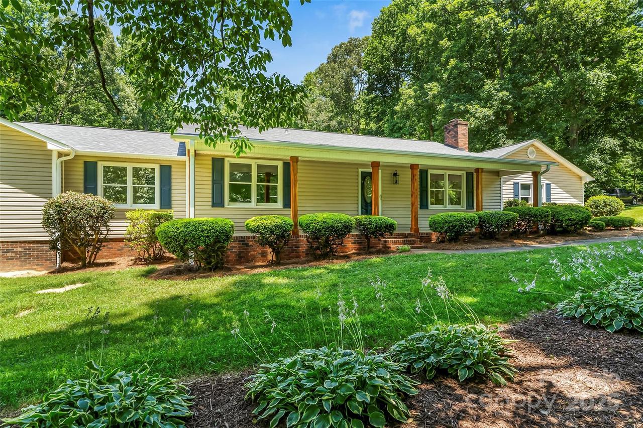 267 Winthrow Creek Rd., Mooresville, NC 28115