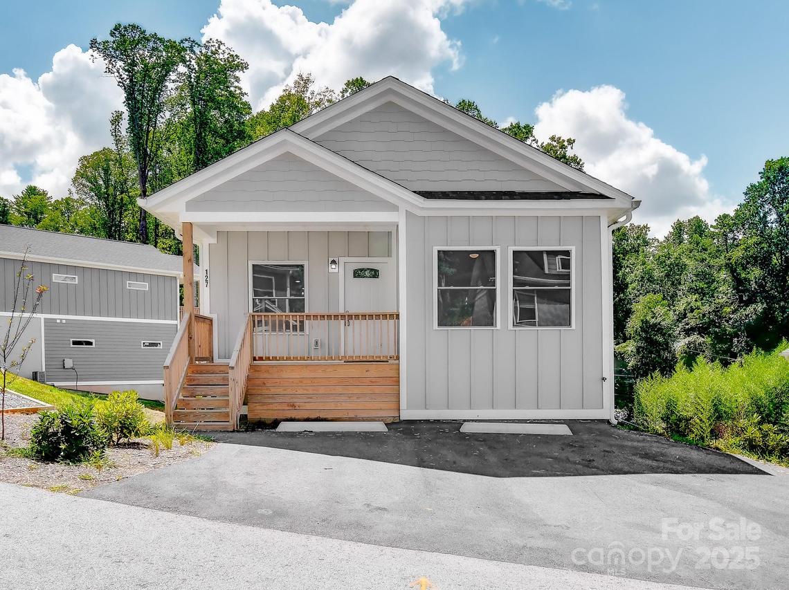 127 Northbend Dr., Asheville, NC 28804