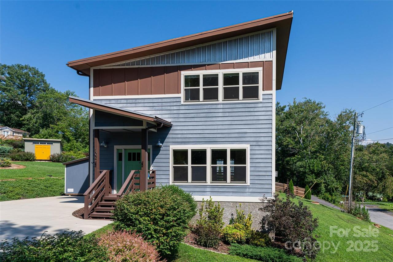 102 E Skyland Cir., Asheville, NC 28804