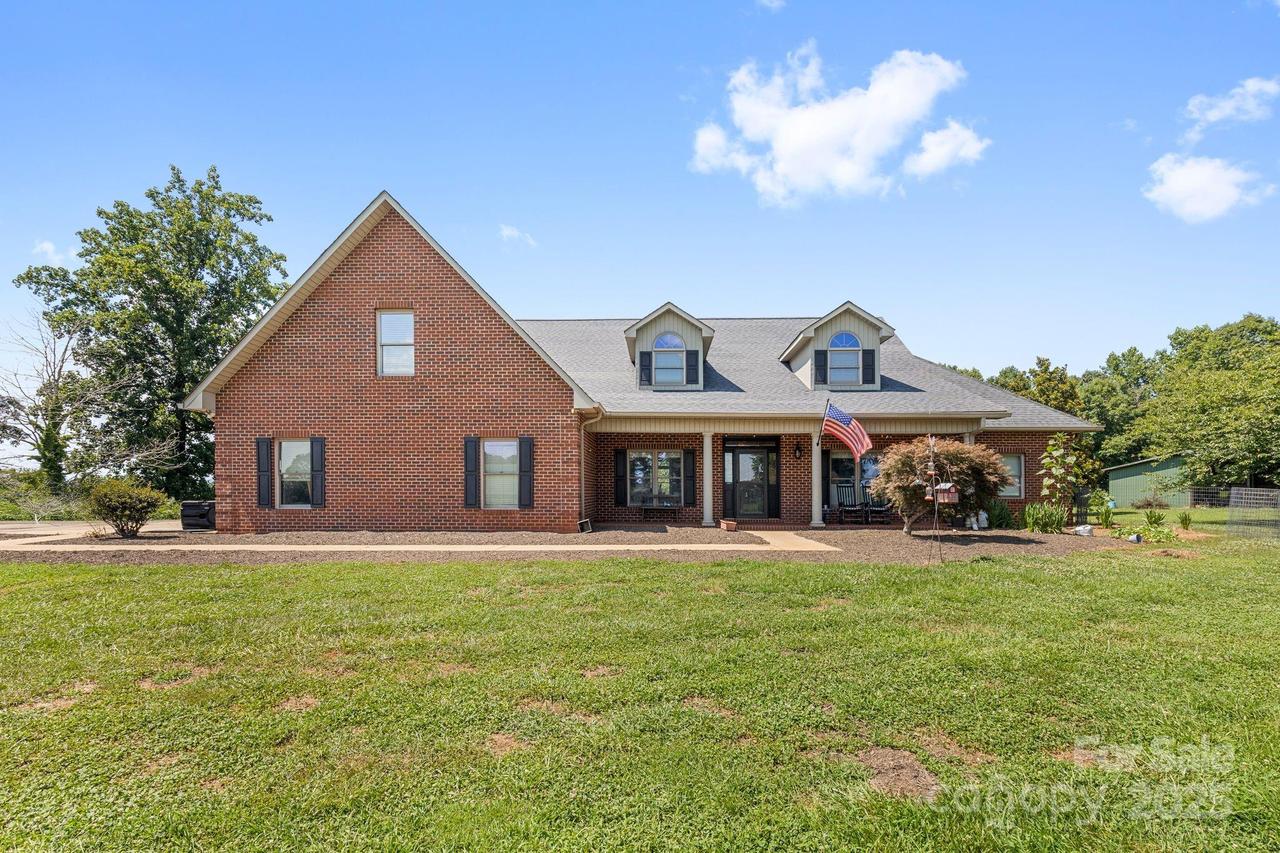 120 Leatherwood Dr., Statesville, NC 28625