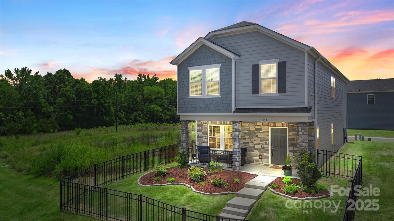 135 Orson Oaks Ln., Pineville, NC 28134