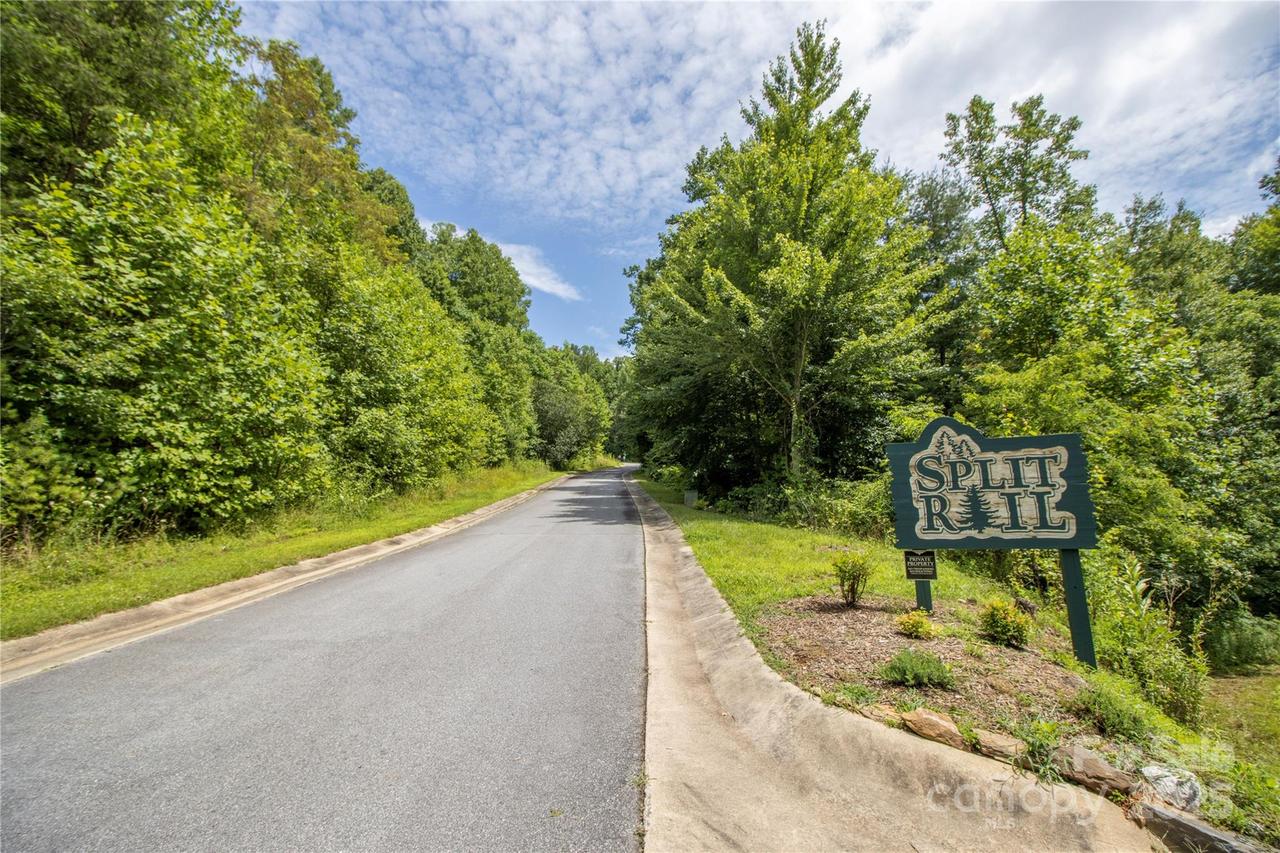 78 E Splitrail Dr., Hendersonville, NC 28792