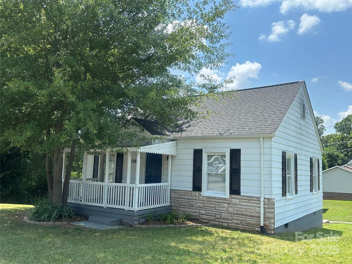 706 13th St., Hickory, NC 28602