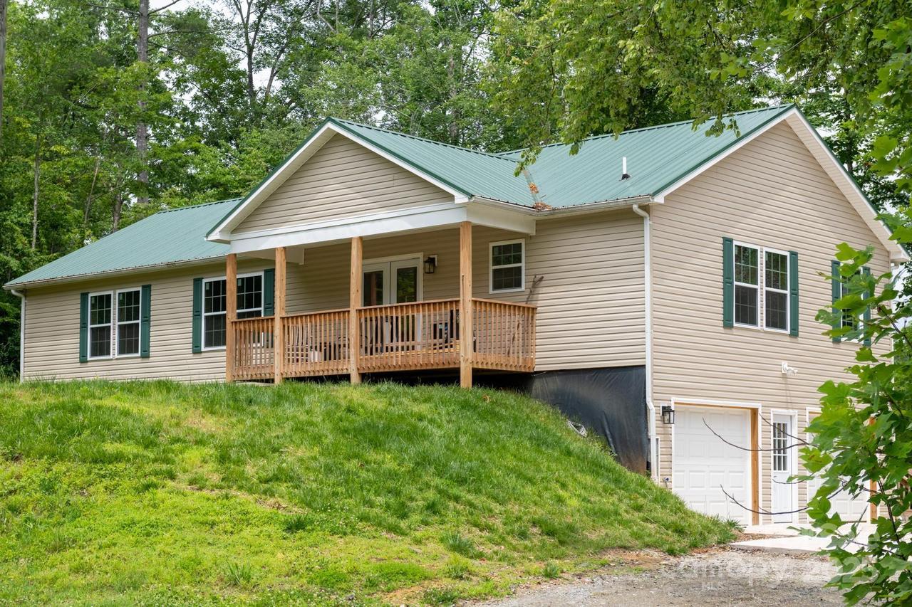 1036 Williamsburg Dr., Lenoir, NC 28645