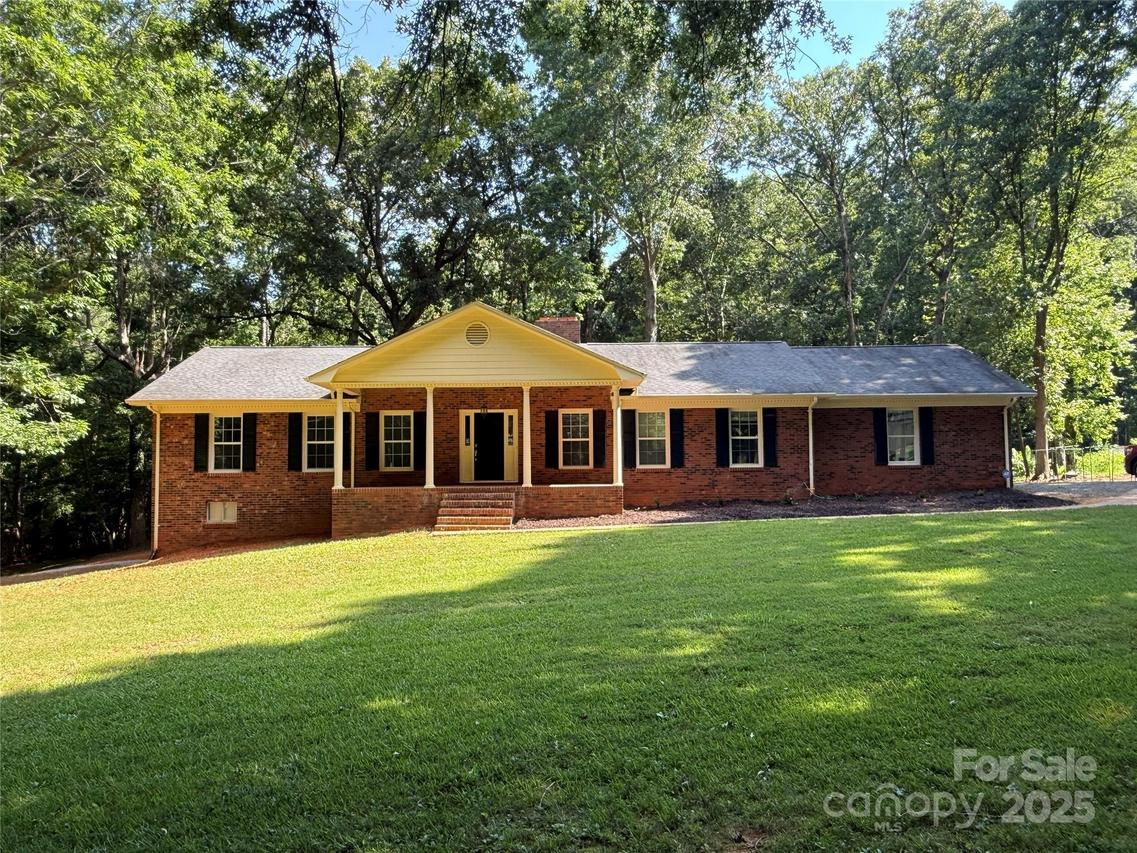 3943 Peggy Ln., Mint Hill, NC 28227
