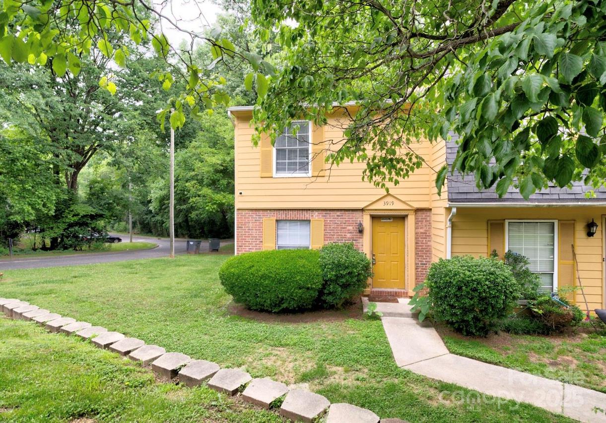 3919 Briarhill Dr., Charlotte, NC 28215