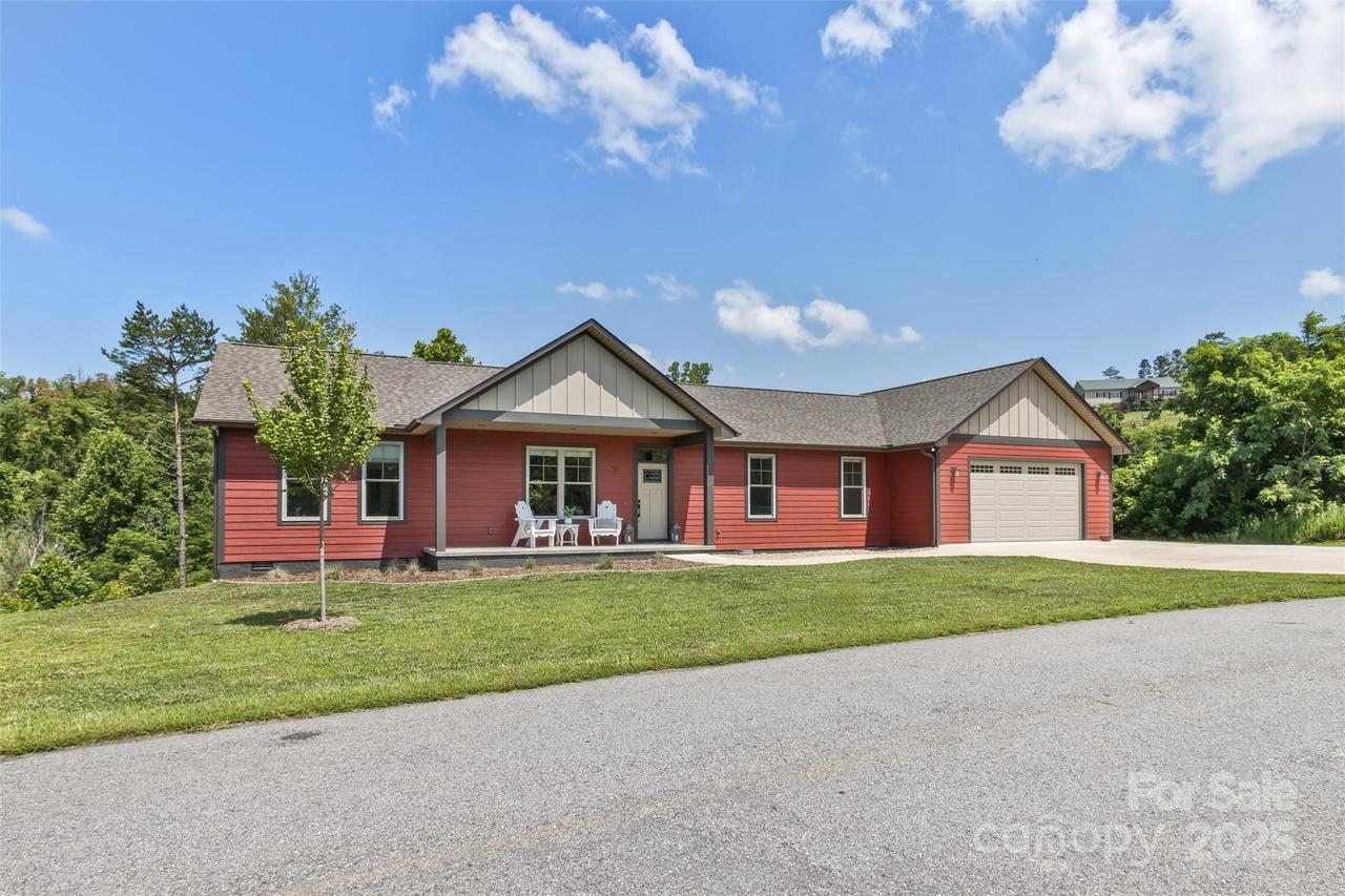 11 South Pine Dr., Weaverville, NC 28787
