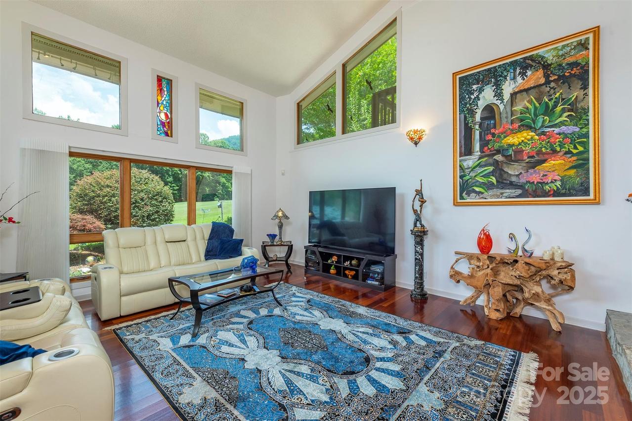 141 Courtland Ct., Lake Lure, NC 28746