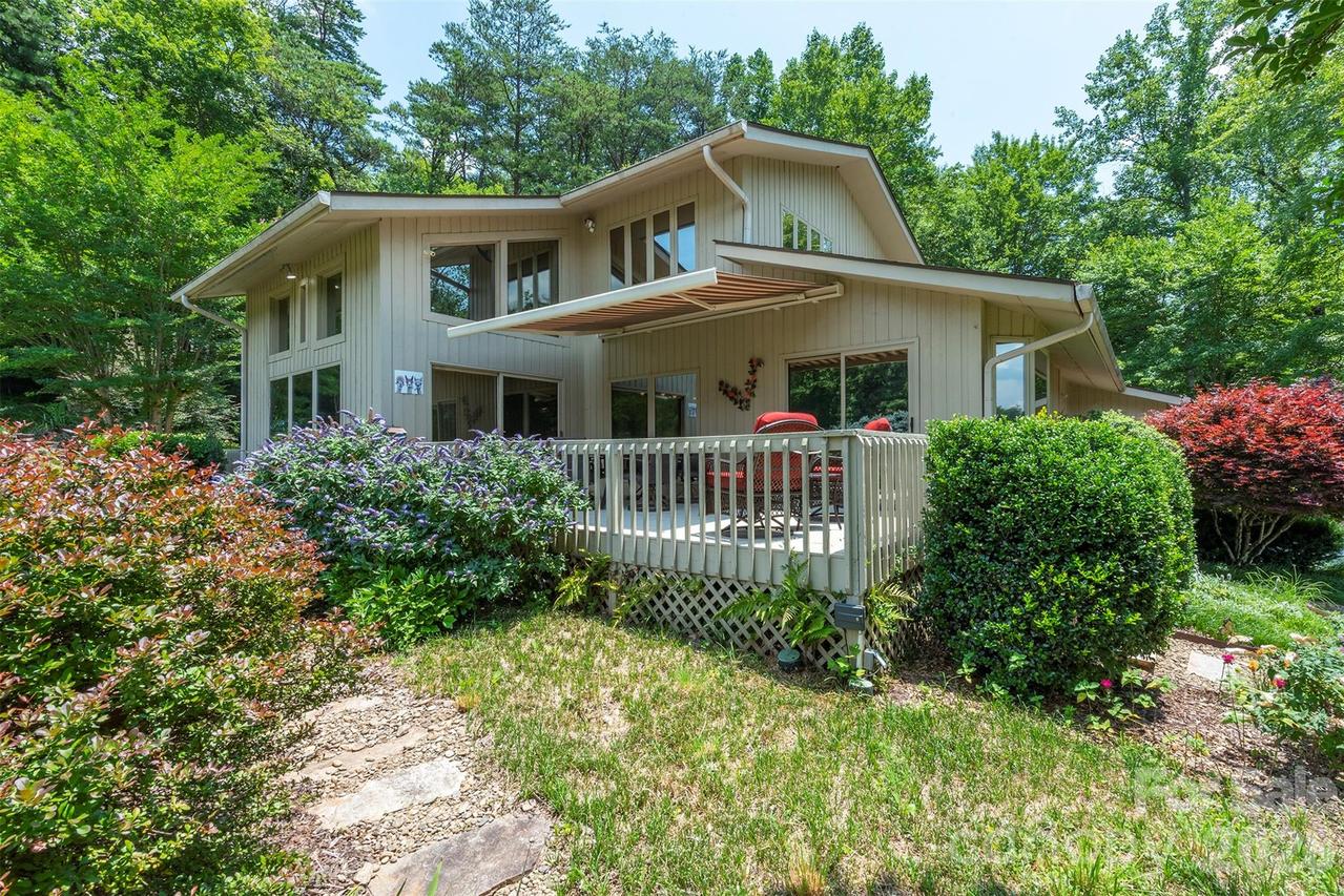 141 Courtland Ct., Lake Lure, NC 28746