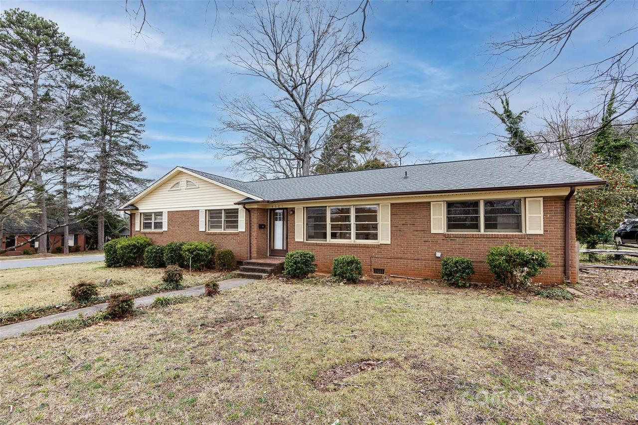 4601 Mendham Dr., Charlotte, NC 28215