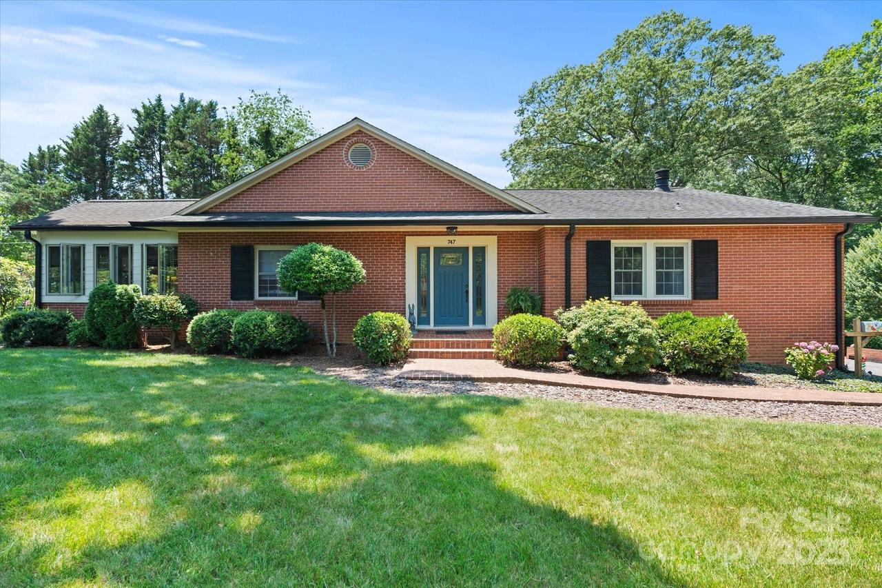 747 9th St., Hickory, NC 28601
