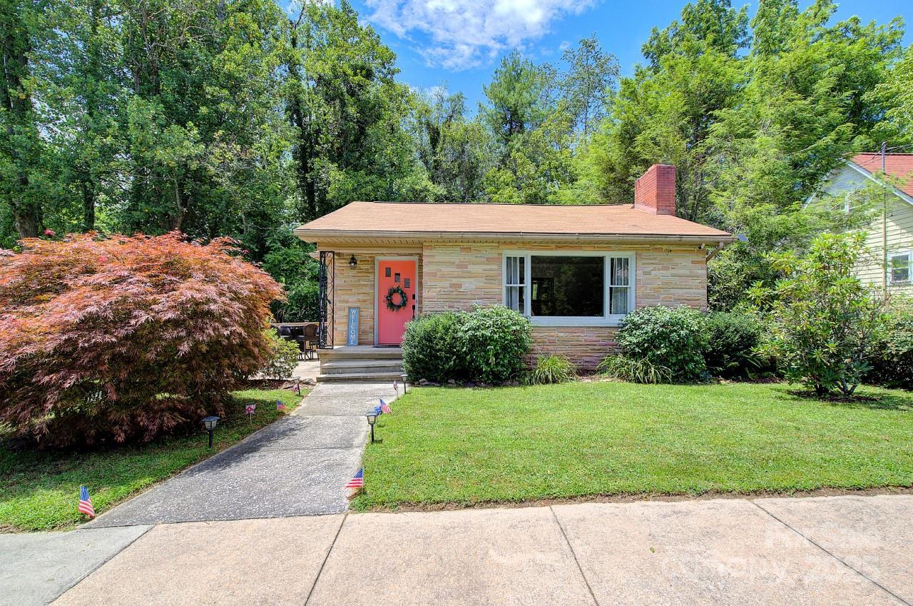 207 Buncombe St., Hendersonville, NC 28739