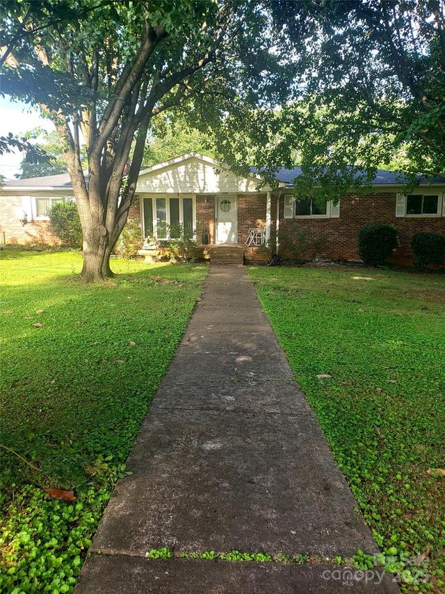 1628 Cecelia Dr., Gastonia, NC 28054