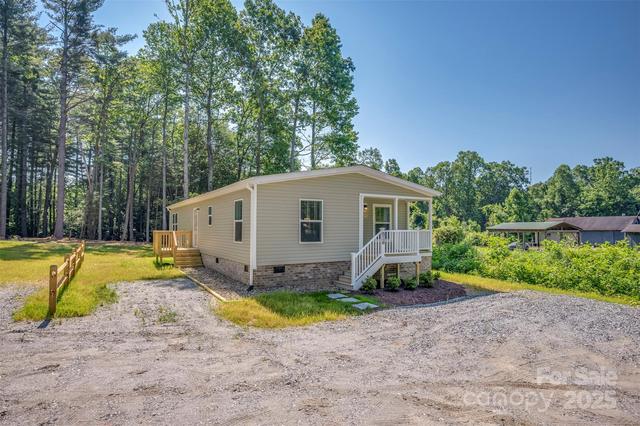 New Construction Homes For Sale This Week That Attend East Henderson High: June 25th to July 1st