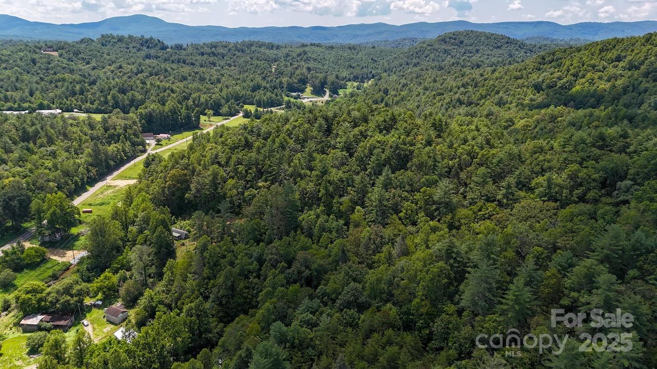00 Relaxation Pl., Lenoir, NC 28645