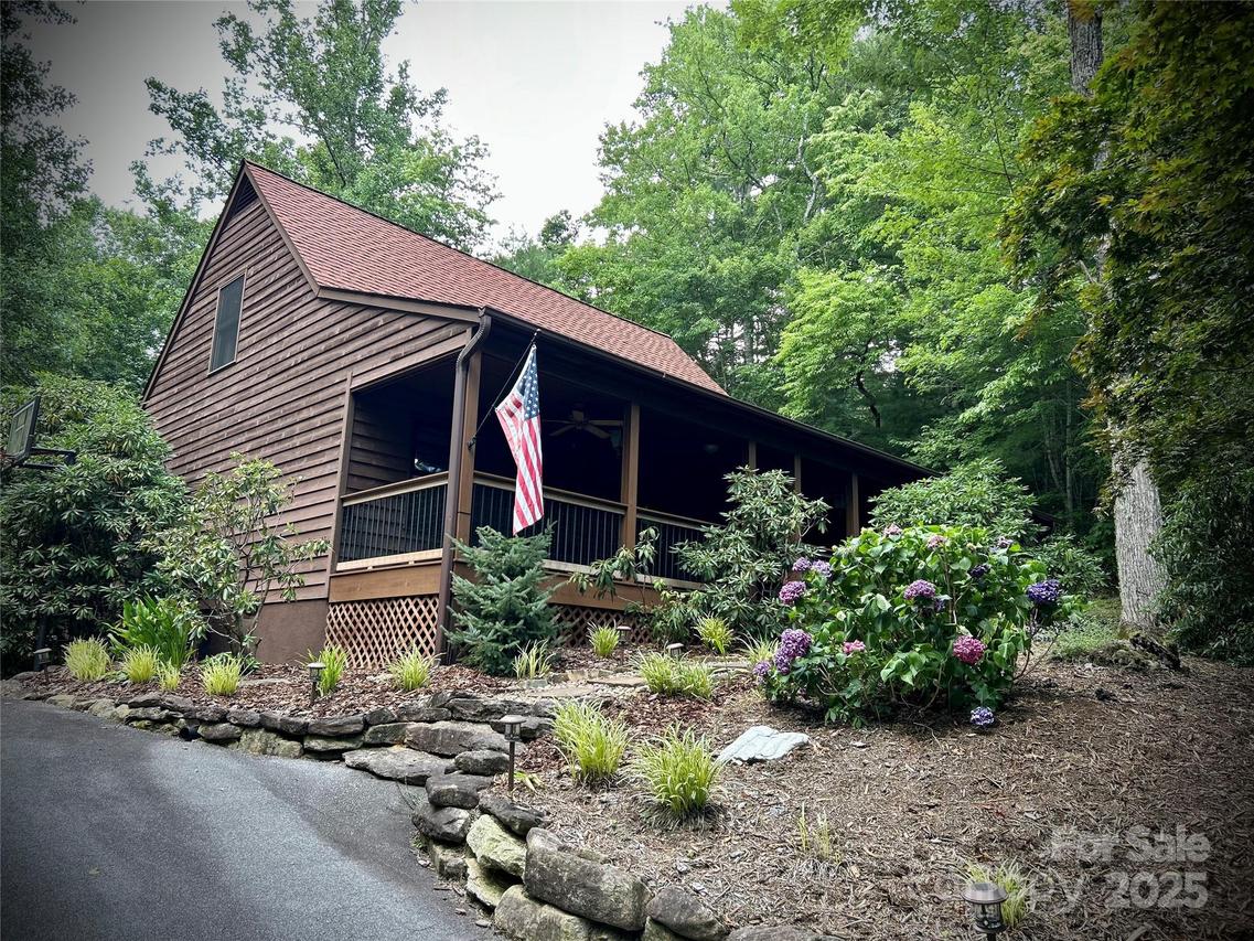 1952 Davis Mountain Rd., Hendersonville, NC 28739